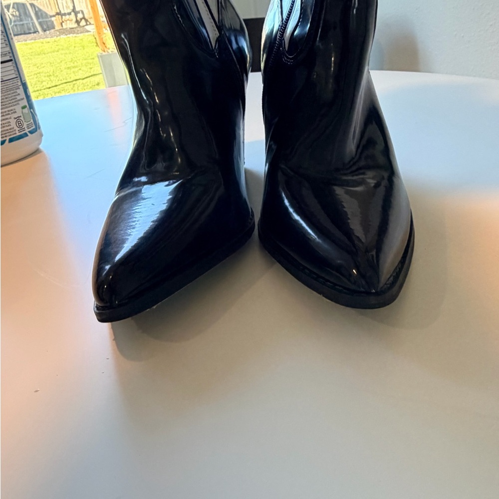 Stylish Black and White Flame Boots - Picture 12 of 12
